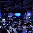 Bei der REMAX Convention 2026 richtet sich der Blick nach vorne. Im Mittelpunkt steht die Frage, wie sich der Markt im Jahr 2026 entwickeln wird und warum REMAX gerade in unsicheren Zeiten weiter auf Wachstumskurs bleibt.
 
 Die ersten Einschätzungen fallen vorsichtig optimistisch aus. Zwar ist das Jahr stark gestartet, gleichzeitig bleiben internationale Krisen und wirtschaftliche Unsicherheiten jedoch ein spürbarer Einflussfaktor für den Immobilienmarkt.

Gerade in schwierigen Marktphasen wird Vertrauen zum entscheidenden Faktor. REMAX sieht einen wesentlichen Grund für den eigenen Erfolg darin, dass sich das Unternehmen über viele Jahre hinweg als starke, verlässliche Marke positioniert hat.
 
Für 2026 sind die Erwartungen jedenfalls hoch. Nach einem starken Vorjahr will REMAX den eingeschlagenen Kurs fortsetzen.
 
Der Ausblick auf 2026 bleibt positiv. Für REMAX sind es vor allem Vertrauen, Verlässlichkeit und eine starke Marke, die auch in herausfordernden Zeiten den Unterschied machen.
=======================
Im Interview:
Alois Reikersdorfer, Gründer, REMAX Austria
Bernhard Reikersdorfer, Managing Director, REMAX Austria
Markus Schwarz, Bürobetreiber, REMAX Now
Margot Clement, Bürobetreiberin, REMAX For All
Philipp Schrattenecker, Broker, REMAX Innova 3
Franz Zöchmeister, Immobilienexperte, REMAX Dynamic
Markus Heigl, Bürobetreiber, REMAX Spirit
 Ebner, Bürobetreiberin, REMAX Immopartner 1