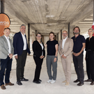 v.l.: Alexander Steppan (BUWOG), Andreas Holler (BUWOG), Ramona Posel (Rhomberg), Carola Meixner (BUWOG), Markus Gornik (Rhomberg), Eric-Emanuel Tschaikner und Kim Tien (KENH Architekten)