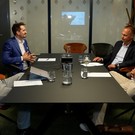 Welche Immobilien werden morgen gefragt sein? Beim Immoflash-Roundtable „Assetklassen der Zukunft“ diskutieren Branchenexperten über Chancen, neue Anforderungen und darüber, in welchen Bereichen sich Investments künftig besonders lohnen könnten.


Entscheidend bleibt also nicht nur die Assetklasse selbst. Qualität und Standort rücken bei Investments wieder stärker in den Mittelpunkt, während sich gleichzeitig die Anforderungen an einzelne Immobiliensegmente verändern.


Neue Konzepte bieten Chancen, doch wirtschaftlich bleibt die Entwicklung anspruchsvoll. Hohe Grundstücks-, Finanzierungs- und Baukosten beeinflussen derzeit vor allem die Rentabilität bestehender Projekte.


Der Roundtable zeigt: Die Assetklassen der Zukunft sind vielfältig. Neben dem Standort werden vor allem zeitgemäße Nutzungskonzepte und Projekte entscheidend sein, die sich auch unter neuen wirtschaftlichen Rahmenbedingungen rechnen.

========================================
Im Interview:
Markus Mendel  Geschäftsführer, EHL Investment Consulting
Karl-Maria Pfeffer  Managing Director, Raiffeisen Property Holding International
Thomas Raith  Bauträgersprecher, ÖVI