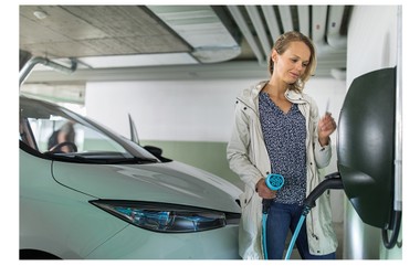 Die Verbreitung von E-Autos hängt
auch von der Infrastruktur ab.