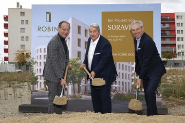 v.l.n.r: Mag. Erwin Soravia (CEO Soravia), Ernst Nevrivy (Bezirksvorsteher Donaustadt), Gerhard Schuster (Vorstandsvorsitzender Wien 3420 aspern Development) © keinrath.com