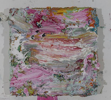 Der renommierte österreichische Künstler Nikolaus Moser hat sich durch seine lebendige und innovative Farbgestaltung sowie seine Ausbildung an der Hochschule für angewandte Kunst in Wien international einen Namen gemacht