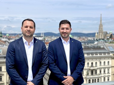 Dragoslav Markovic (li.) und Ante Rojnica (re.) steigen in die Bereichsleitung bei der Wisag auf.