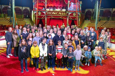 Kleine und große Kinderaugen strahlten nach der Vorstellung im Roncalli. 