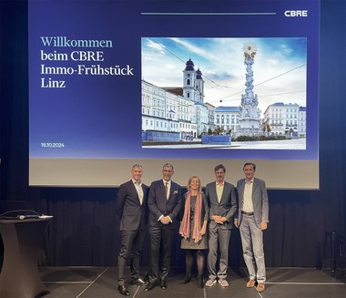 CBRE in Linz: Von links nach rechts: 
Jan Linsin
Christoph Oßberger, 
Nadja Pröwer,
Mathias Prichzi,
Andreas Ridder 