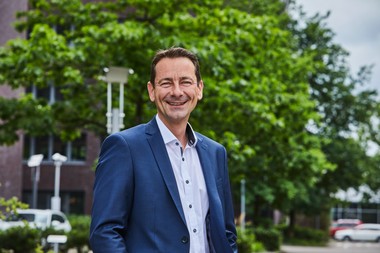 Kone DACH-GF Alexander Vitt freut sich über den Preis.