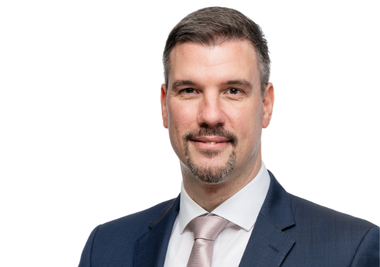 Lenter wird COO und CRO. 