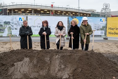 vlnr.: Fritz Kittel (egw), Karin Kiesling (egw), Theresa Reiter ( Alpenland), NÖ Wohnbau-Landesrätin Christiane Teschl-Hofmeister, Isabella Stickler (Alpenland), Sandra Bauernfeind (Heimat Österreich)
