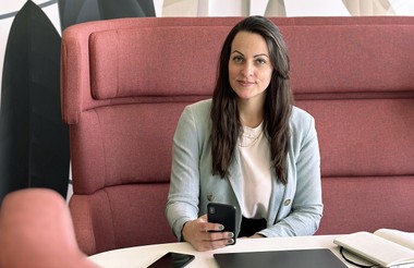 Carina Brachner, Projektleiterin deilma, kombiniert jetzt das Digitalprodukt mit Dienstleistungen.