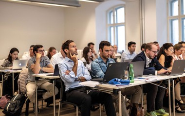 Es gibt zahlreiche Ausbildungsstätten, die eine gute Basis für erfolgreiche Immobilienprofis legen. 