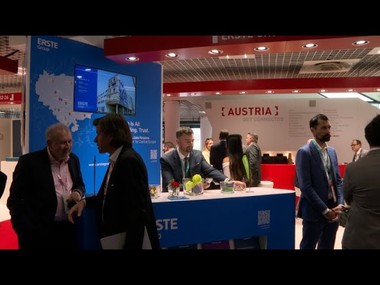 Die MIPIM 2025 in Cannes steht ganz im Zeichen neuer Chancen und innovativer Konzepte für den europäischen Immobilienmarkt. Auch die EHL Immobilien Gruppe ist wieder vor Ort, um ihre Projekte und Dienstleistungen einem internationalen Publikum zu präsentieren. Im Vergleich zu den letzten beiden Jahren ist die Stimmung in diesem Jahr deutlich positiver: 

Trotz des spürbaren Optimismus herrscht kein vollständiger Aufschwung. So wirken sich die aktuellen geopolitischen Herausforderungen, insbesondere die politischen Initiativen zur Lösung der Ukraine-Krise, weiterhin dämpfend auf den europäischen Immobilienmarkt aus.

Um den gestiegenen Anforderungen von Nutzern und Investoren gleichermaßen gerecht zu werden, setzt die EHL verstärkt auf internationale Kooperationen.

Die MIPIM 2025 zeigt, dass der europäische Immobilienmarkt trotz anhaltender Herausforderungen in Bewegung ist. EHL nutzt die Gelegenheit, um vor einem internationalen Fachpublikum zu zeigen, wie vielseitig und anpassungsfähig das Unternehmen agiert.

=====================================
Markus Mendel   Geschäftsführer, EHL Investment Consulting
Herwig Michael Peham  Bereichsleiter, EHL Investment Consulting
Franz Pöltl   Geschäftsführender Gesellschafter, EHL Investment Consulting
Stefan Wernhart   Geschäftsführer, EHL Gewerbeimmobilien 
Andreas Völker   Managing Director, BNP Paribas Real Estate Germany