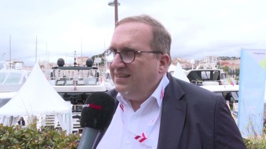 Christoph Urbanek redet auf der MIPIM 2025 mit dem Immoflash über seine neuen Pläne und Investitionsmöglichkeiten.