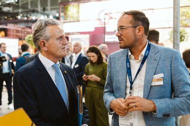 Stuttgarts Oberbürgermeister Frank Nopper und Steffen Szeidl, Vorstand der Drees & Sommer 