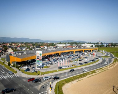 Die SES kauft einen Retail Park in Slowenien.