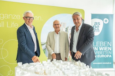 Robert Grüneis, Vorstand Wien 3420, Dieter Groschopf, stv. Geschäftsführer wohnfonds_wien und Ernst Nevrivy, Berzirksvorsteher Donaustadt 