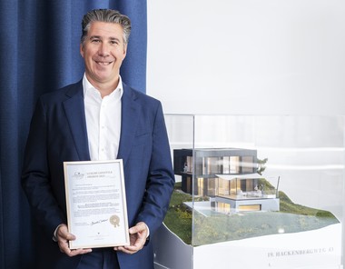 Michael Schmidt freut sich über Rekordverkäufe