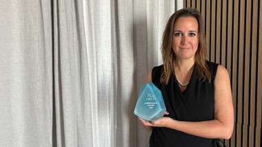 Simone Rongitsch mit dem FRETI Award 