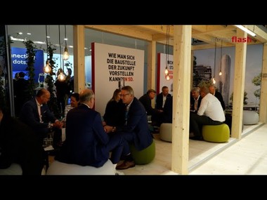 Einmal im Jahr wird München mit der Expo Real zum Treffpunkt der internationalen Immobilienwelt.
Am Gemeinschaftsstand der Immobilienentwicklerin STRABAG Real Estate, ZÜBLIN und STRABAG PFS ist vom Besucherrückgang der Messe kaum etwas zu spüren. Hier herrscht reges Treiben und es findet ein intensiver Austausch statt.
  
Im Mittelpunkt steht das Thema Klimafreundlichkeit.

STRABAG PFS zeigt auf der Expo Real 2025, wie Dekarbonisierung und Digitalisierung Hand in Hand gehen.
 
 Die Botschaft ist klar: Unsere größte Baustelle ist die Zukunft.
Und STRABAG PFS arbeitet mit voller Energie daran.
=====================================
Im Interview:
Matthias Plattner  Geschäftsführer, STRABAG PFS Österreich
Melanie Heuer   Digitalization Coordinator, STRABAG PFS
Doris Bele   Bereichsleitung Integriertes FM