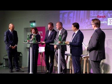 Die VÖPE-Herbstkonferenz 2025 steht unter dem Motto „Was braucht Politik?“ und bringt Expert:innen der Immobilienwirtschaft sowie politische Entscheidungsträger:innen an einen Tisch. Ein Tag des Dialogs, der zeigt, was die Branche bewegt und wie gemeinsam Lösungen entstehen können.
 
Im Mittelpunkt steht die zentrale Frage: Was braucht Politik – heute, morgen und für die Zukunft der Städte?
 
Wenn Wirtschaft und Politik ins Gespräch kommen, entstehen Ideen, wie gemeinsame Ziele Realität werden können.
 
Neben den inhaltlichen Impulsen zählt vor allem eines: der persönliche Kontakt.
Gerade in herausfordernden Zeiten sind Dialog, Vertrauen und gegenseitiges Verständnis wichtiger denn je.
 
Die VÖPE-Herbstkonferenz 2025 macht deutlich: Zukunft entsteht dort, wo Politik und Wirtschaft ins Gespräch kommen – mit neuen Ideen, klaren Perspektiven und echtem Miteinander.
==========================================
Im Interview:
Erwin Größ, Vorstandsmitglied VÖPE & Geschäftsführer, STRABAG Real Estate
Gerald Beck, Finanzverantwortlicher VÖPE & Geschäftsführer, Austrian Real Estate GmbH
Andreas Köttl, Präsident der VÖPE & CEO nxt real estate
Manfred Haimbuchner, Landeshauptmann-Stellvertreter & Wohnbaulandesrat, Oberösterreich
Nadja Holzer, Vorstandsmitglied, VÖPE & STC Development GmbH
Michaela Fluch, Vice President, VÖPE Next
Thomas Hofer, Politikberater & geschäftsführender Gesellschafter H & P Public Affairs
Alexander Pawkowicz, Geschäftsführer, VÖPE