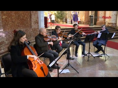 Die Zeit vor Weihnachten ist für viele eine Phase des Zurückblickens.
Ein Moment, um das vergangene Jahr einzuordnen – und gemeinsam innezuhalten.
EHL Immobilien und Leitbetriebe Austria laden zu einer Weihnachtsmesse in die Wiener Karlskirche.

In der Karlskirche entsteht an diesem Abend ein Rahmen abseits des beruflichen Alltags.
Musikalische Beiträge begleiten die Messe und prägen die Atmosphäre –
auch die EHL Familie wirkt musikalisch mit.

Weihnachten steht für Zusammenhalt und Begegnung.
Die Messe bringt Menschen aus unterschiedlichen Bereichen zusammen
und bildet einen gemeinsamen Abschluss des Jahres.

Ein Abend, der Raum für Besinnung bietet –
zwischen Tradition, Musik und persönlichem Austausch.

=========================================
Michael Ehlmaier  Geschäftsführender Gesellschafter, EHL Immobilien Gruppe
Monica Rintersbacher  Geschäftsführerin, Leitbetriebe Austria 
Andreas Gnesda   Vorsitzender des Beirates, Leitbetriebe Austria
Franz Pöltl   Geschäftsführender Gesellschafter, EHL Investment
Wolfdieter Jarisch  Vorstand und Gesellschafter, S+B Gruppe 
Stefan Wernhart   Geschäftsführer, EHL Gewerbeimmobilien
Wolfgang Scheibenpflug  Geschäftsbereichsleiter Immobilien & Standortmanagement, Flughafen Wien
Karina Schunker   Geschäftsführerin, EHL Wohnen
Herwig Teufelsdorfer  Management & Consulting, Diabocon
Anton Holzapfel   Geschäftsführer, ÖVI
Matthias Marhold  COO CEE, Raiffeisen Ware Austria
Jonas Ehlmaier 
Tobias Ehlmaier  
Anna Ehlmaier