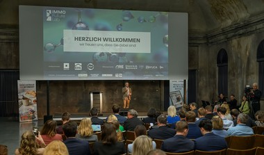 Beim Immo FutureLab diskutieren Branchenexpert:innen über resiliente Immobilienstrategien.