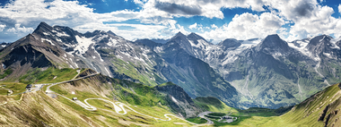 In alpennahen Lagen ziehen die Wohnimmobilienpreise in Bayern und Österreich weiter an.