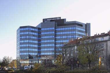 Kollitsch Invest hat die ehemalige Allianz-Zentrale am Hietzinger Kai 101–105 im Rahmen eines Asset Deals erworben.