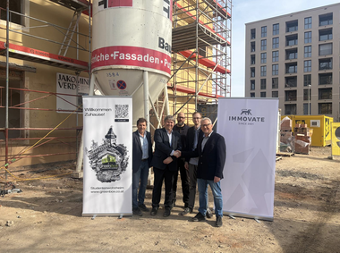 Gleichenfeier: Von links nach rechts: Alois Zechner (Immovate), Stefan Hausberger (Geschäftsführer Greenbox), DI Stefan Strobich (Immovate), DI Simon Aldrian (Greenbox), Ing. Hannes Url (Immovate). 