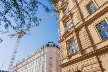 Unerwartete Markterholung: Während die Anzahl der Wohnungstransaktionen in Wien zum Jahresstart 2026 massiv ansteigt, sinkt das Neubauangebot auf ein Rekordtief von nur noch 8.500 Einheiten.