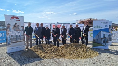 Der Spatenstich in Traismauern