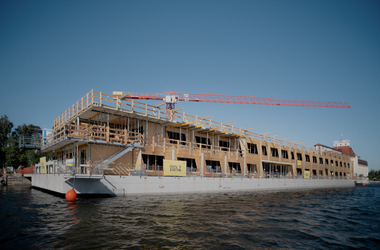 Östu-Stettin baut schwimmendes Büro auf der Donau in Wien