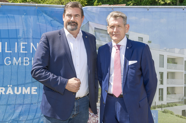 v.l.n.r.: Stefan Steinbichler, Bürgermeister Purkersdorf; Michael Neubauer, Geschäftsführer
Noe Immobilien Development
