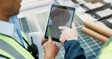 Digitale Sanierungsplanung: Per KI-gestütztem Gebäudezwilling senken Strabag PFS und Optimuse Kosten bei Bestandsbauten.