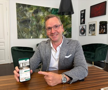 Roland Schmid präsentiert sein neues Immobilienportal.