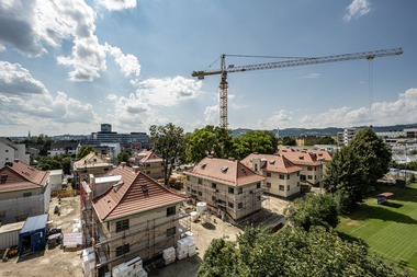 Bis 2027 entstehen 10 Maisonettewohnungen und 6 Einfamilienhäuser