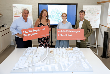 vlnr. Bezirksvorsteher Ernst Nevrivy, Planungsstadträtin Ulli Sima, Wohnbaustadträtin Elke Hanel-Torsch und Gregor Puscher, Geschäftsführer wohnfonds_wien