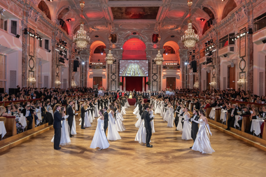 Eine glanzvollen Ballnacht in der Wiener Hofburg