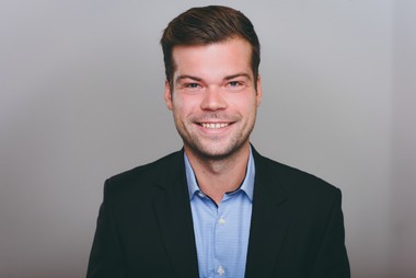 Fynn Rotzoll, Project Lead PV Rooftop bei der HIH Invest Real Estate.