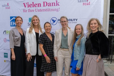 Der Salon Real-Vorstand v.l.n.r.: Martina Hirsch; Valerie Hillebrand; Gerhild Bensch-König; Daniela Unterholzner; Sandra Hochleitner; Irene Rief-Hauser   