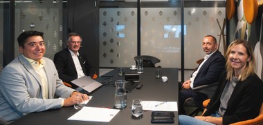 Round Table 