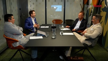 Welche Immobilien werden morgen gefragt sein? Beim Immoflash-Roundtable „Assetklassen der Zukunft“ diskutieren Branchenexperten über Chancen, neue Anforderungen und darüber, in welchen Bereichen sich Investments künftig besonders lohnen könnten.


Entscheidend bleibt also nicht nur die Assetklasse selbst. Qualität und Standort rücken bei Investments wieder stärker in den Mittelpunkt, während sich gleichzeitig die Anforderungen an einzelne Immobiliensegmente verändern.


Neue Konzepte bieten Chancen, doch wirtschaftlich bleibt die Entwicklung anspruchsvoll. Hohe Grundstücks-, Finanzierungs- und Baukosten beeinflussen derzeit vor allem die Rentabilität bestehender Projekte.


Der Roundtable zeigt: Die Assetklassen der Zukunft sind vielfältig. Neben dem Standort werden vor allem zeitgemäße Nutzungskonzepte und Projekte entscheidend sein, die sich auch unter neuen wirtschaftlichen Rahmenbedingungen rechnen.

========================================
Im Interview:
Markus Mendel  Geschäftsführer, EHL Investment Consulting
Karl-Maria Pfeffer  Managing Director, Raiffeisen Property Holding International
Thomas Raith  Bauträgersprecher, ÖVI