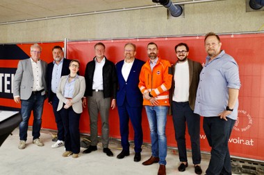 Savoir Vivre Group feiert Dachgleiche in der Armbrustergasse 5 in Wien-Döbling
