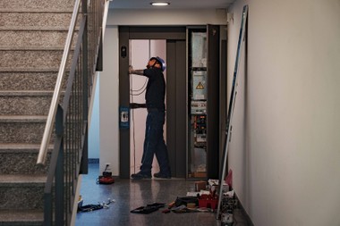 Modernisierungskonzept von KONE erleichtert die Liftsanierung 