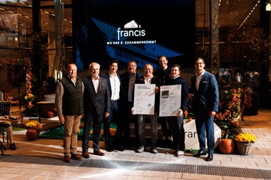 Francis erhält Platin-Zertifizierung